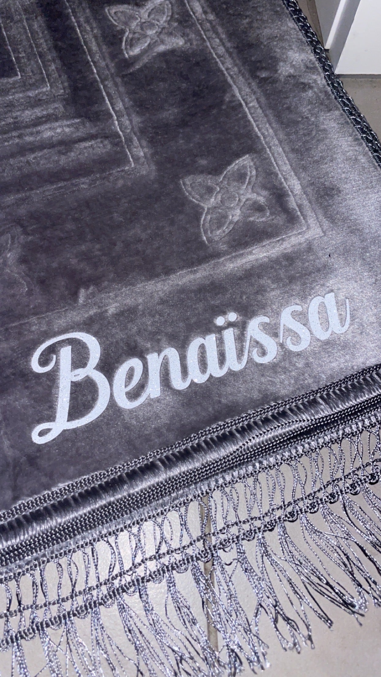 Tapis en velours épais gris foncé - personnalisé