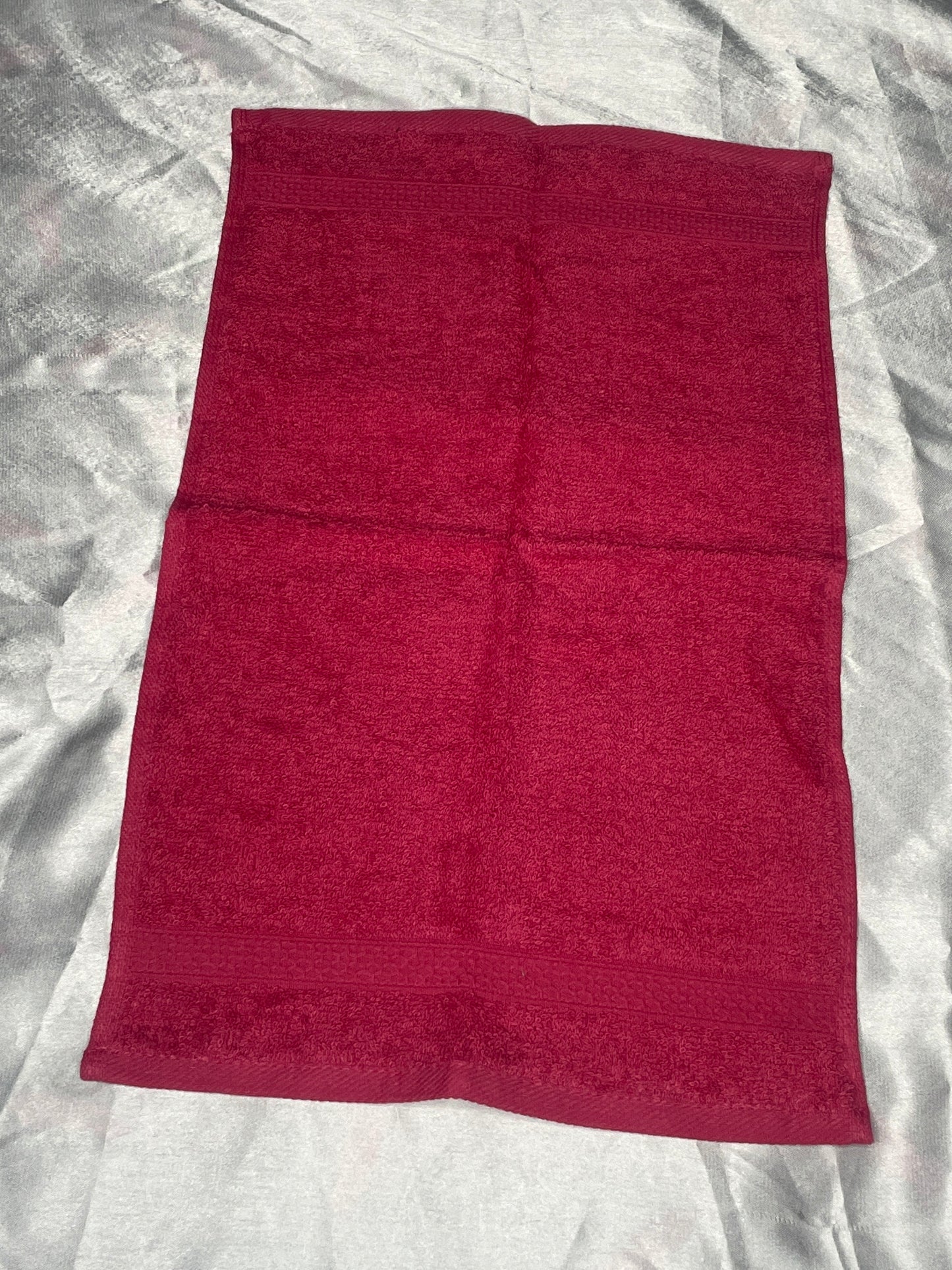 Petite serviette rose foncé - personnalisée